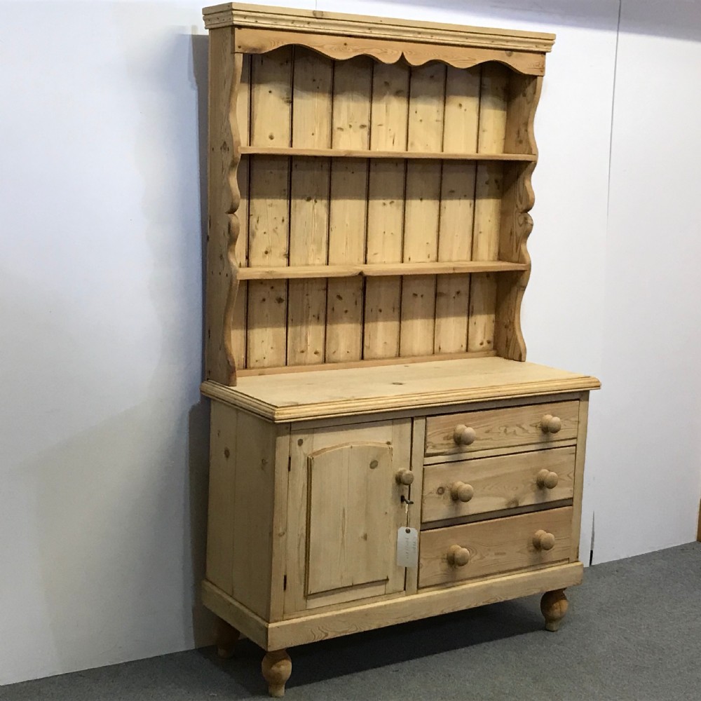 SMALL ENGLISH PINE FARMHOUSE DRESSER View II