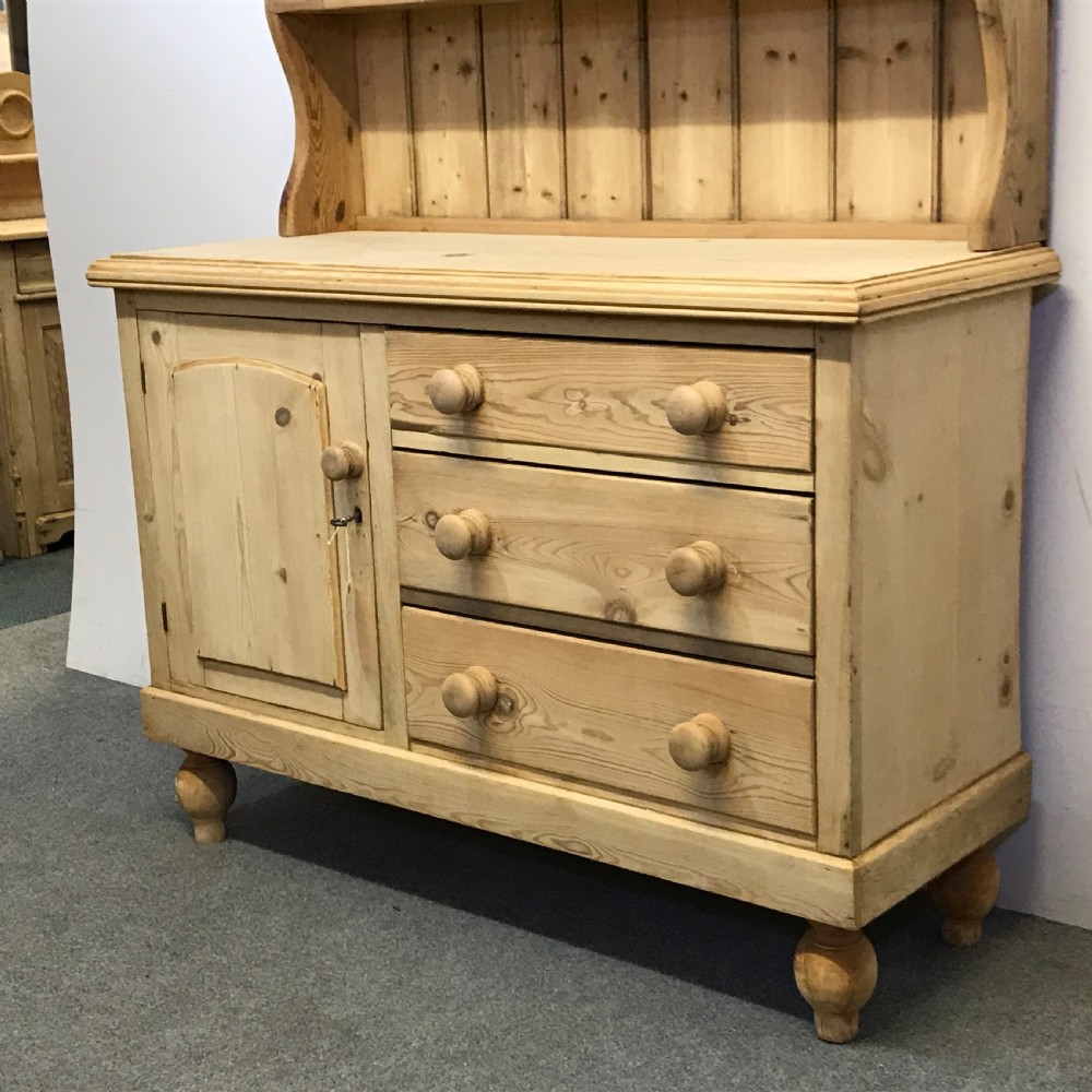 SMALL ENGLISH PINE FARMHOUSE DRESSER View IV