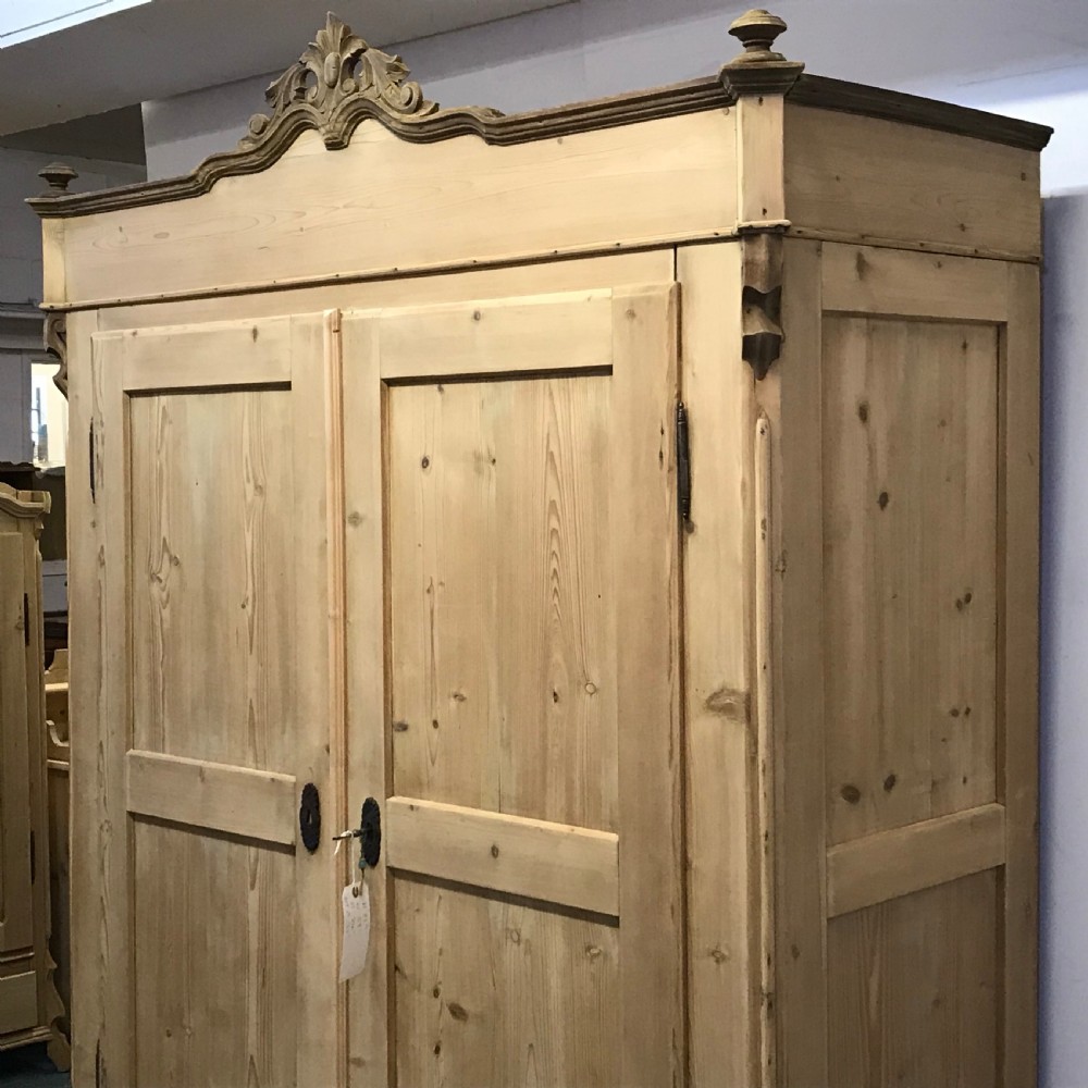 LARGE ANTIQUE CONTINENTAL PINE DOUBLE WARDROBE View III