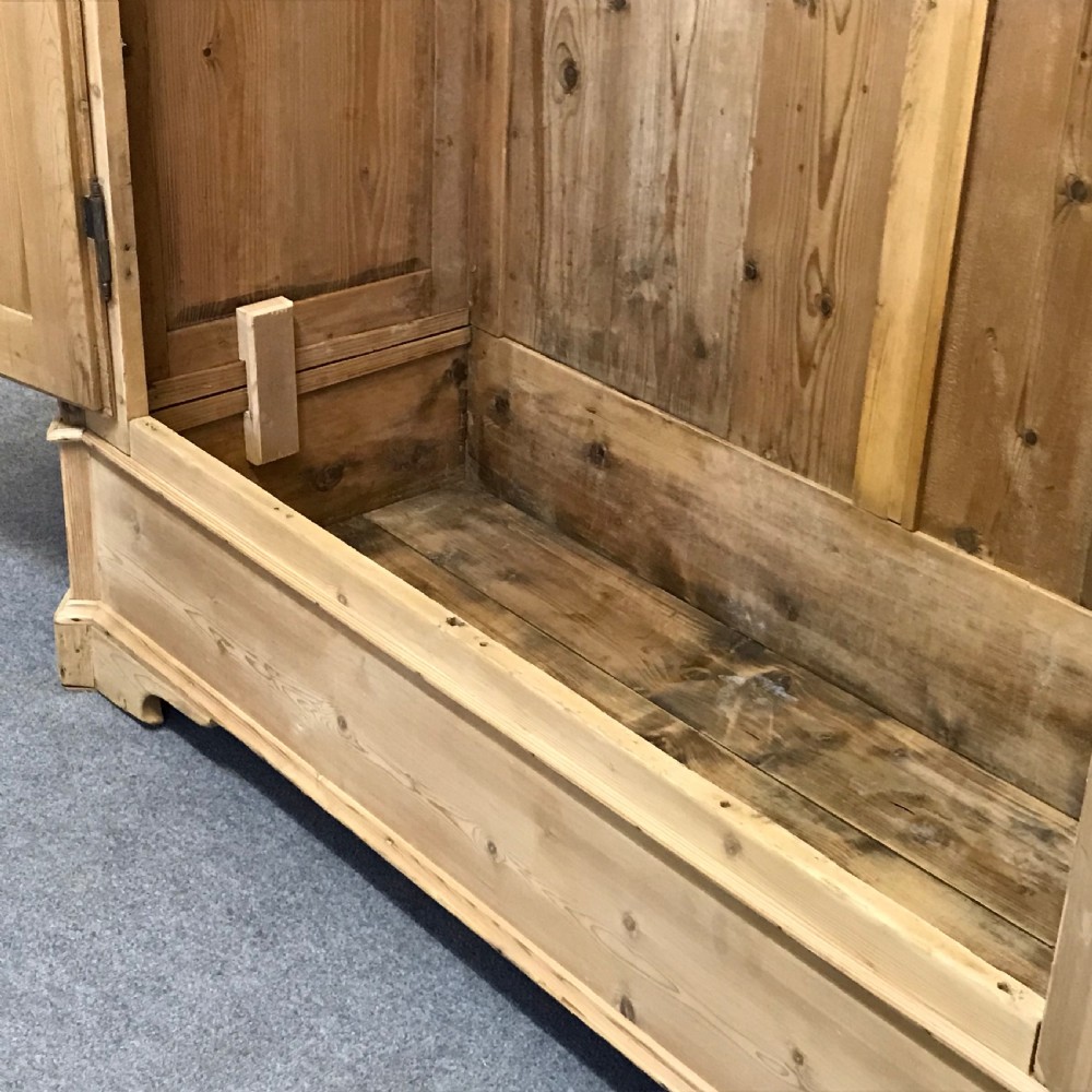 LARGE ANTIQUE CONTINENTAL PINE DOUBLE WARDROBE View IX