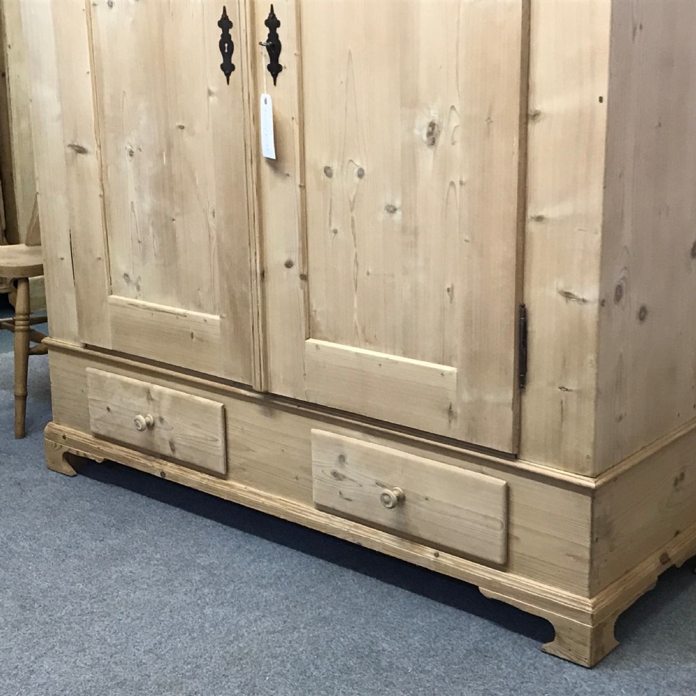 LARGE DOUBLE ANTIQUE PINE WARDROBE WITH BOTTOM DRAWERS View IV