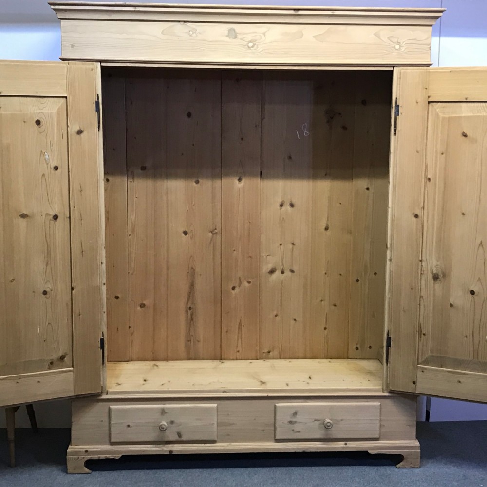 LARGE DOUBLE ANTIQUE PINE WARDROBE WITH BOTTOM DRAWERS View VI