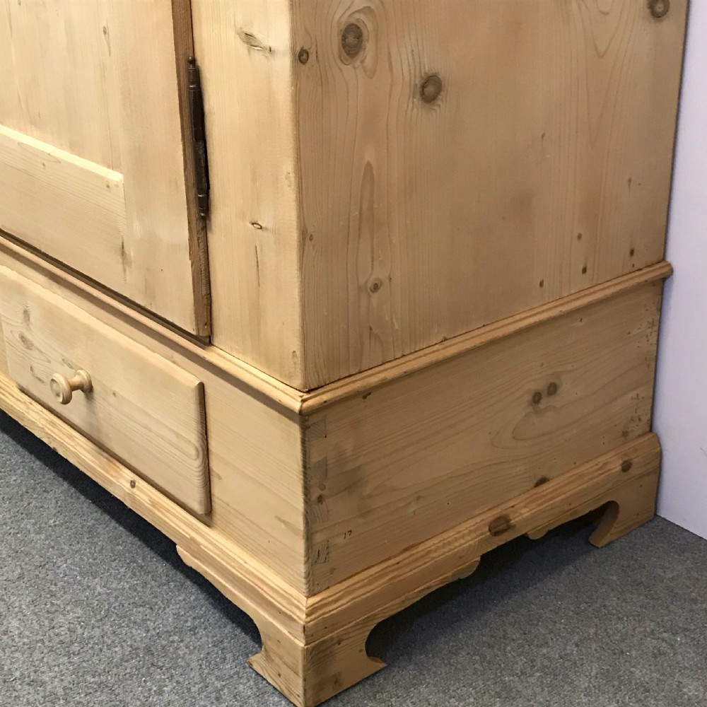 LARGE DOUBLE ANTIQUE PINE WARDROBE WITH BOTTOM DRAWERS View IX