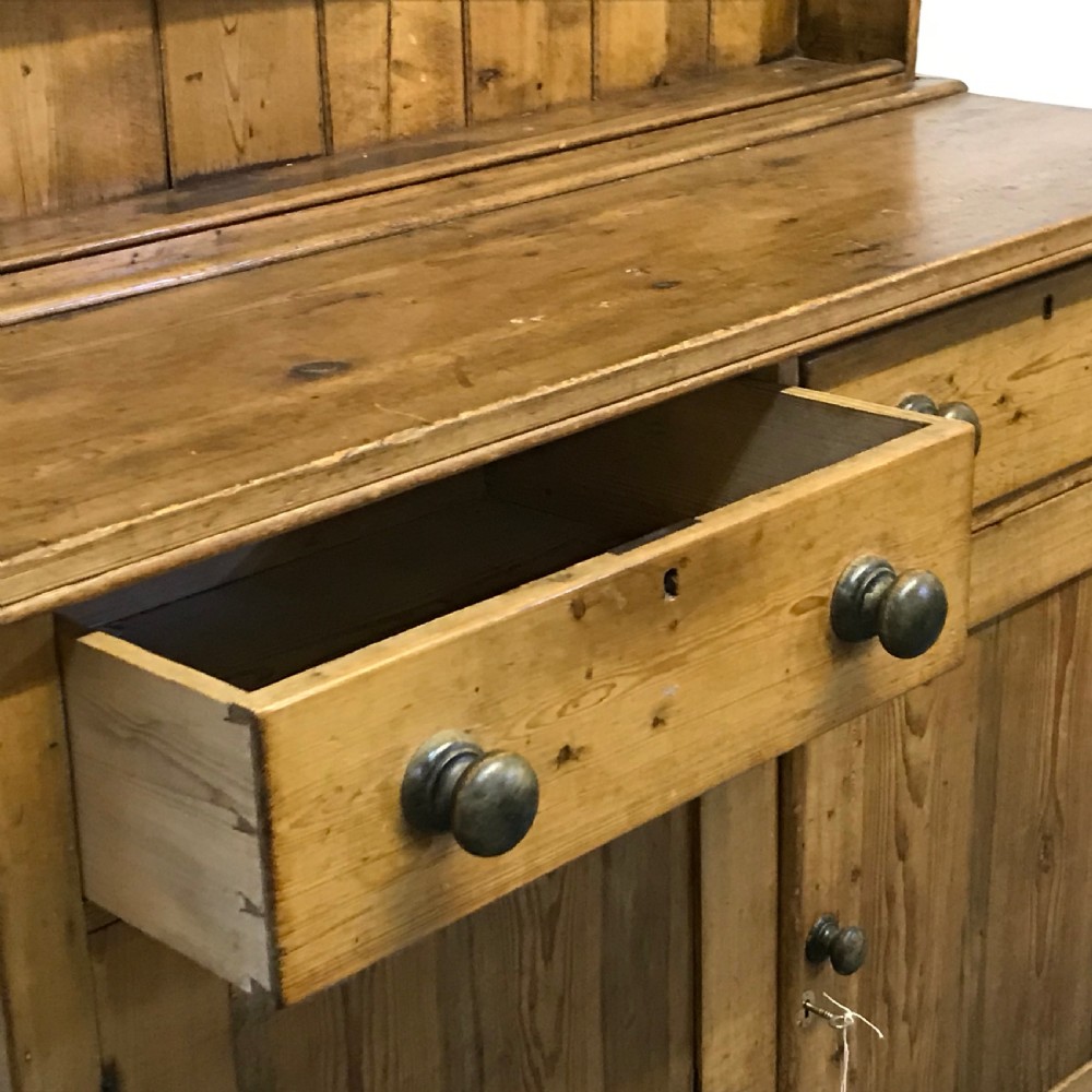 WAXED OLD ENGLISH PINE DRESSER View VII