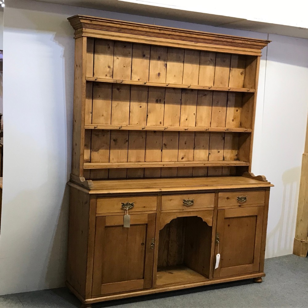 LARGE ANTIQUE PINE PEMBROKESHIRE DRESSER  View II