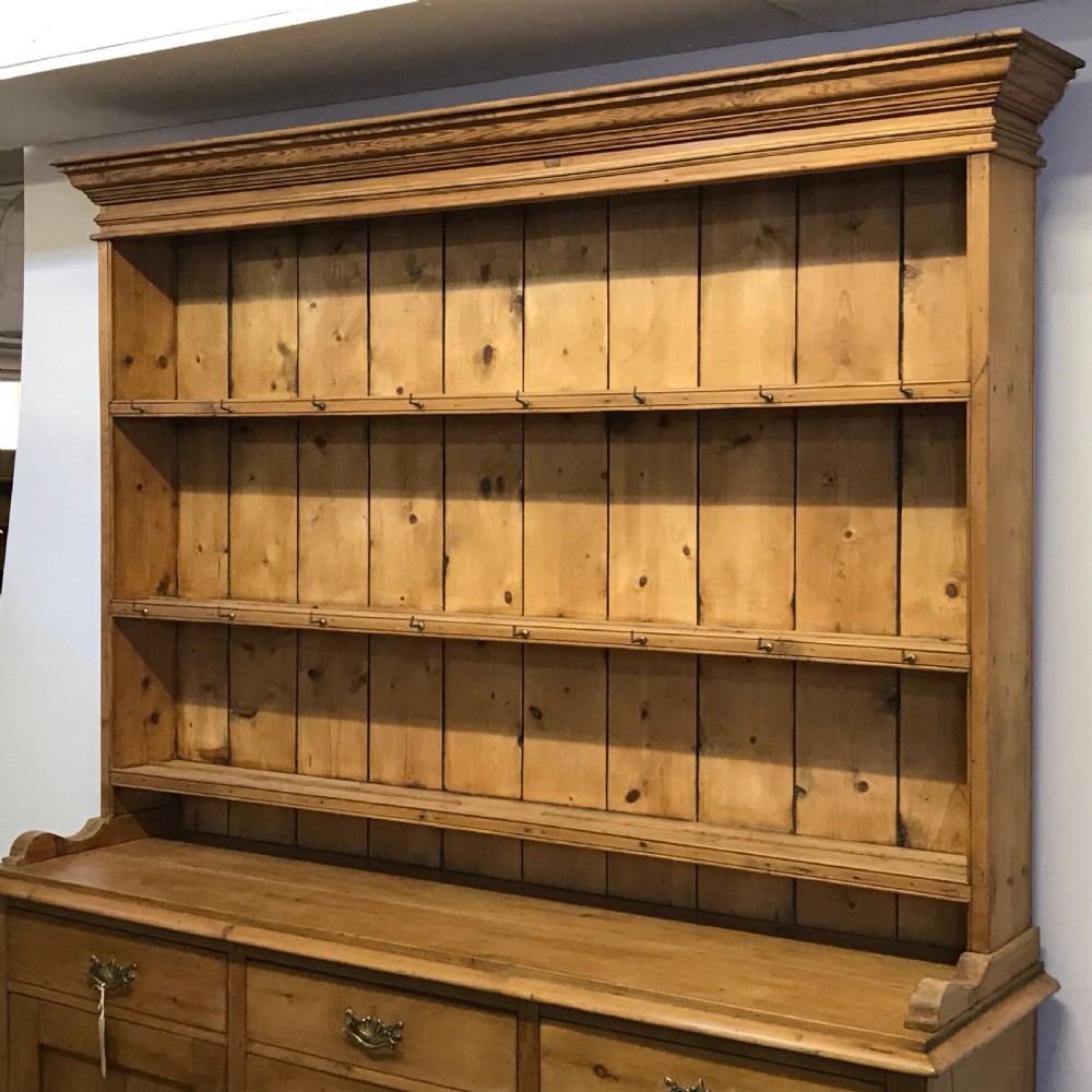 LARGE ANTIQUE PINE PEMBROKESHIRE DRESSER  View III