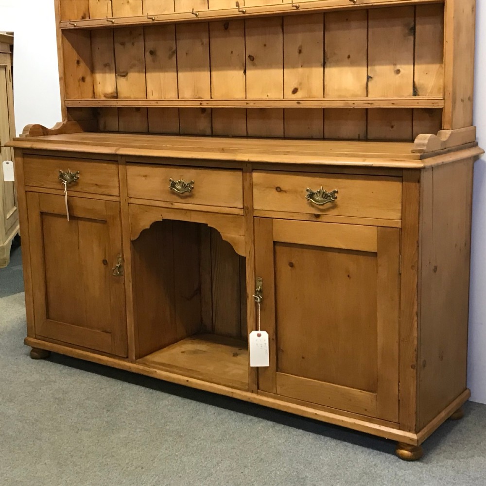 LARGE ANTIQUE PINE PEMBROKESHIRE DRESSER  View IV