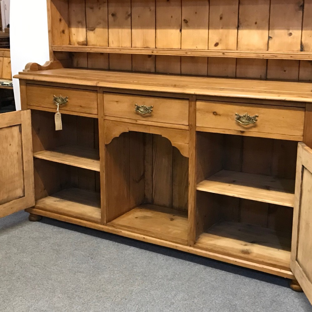 LARGE ANTIQUE PINE PEMBROKESHIRE DRESSER  View V