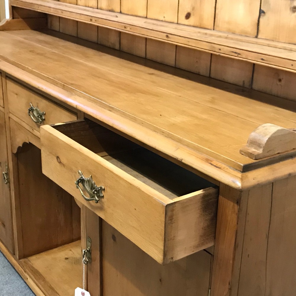 LARGE ANTIQUE PINE PEMBROKESHIRE DRESSER  View VI