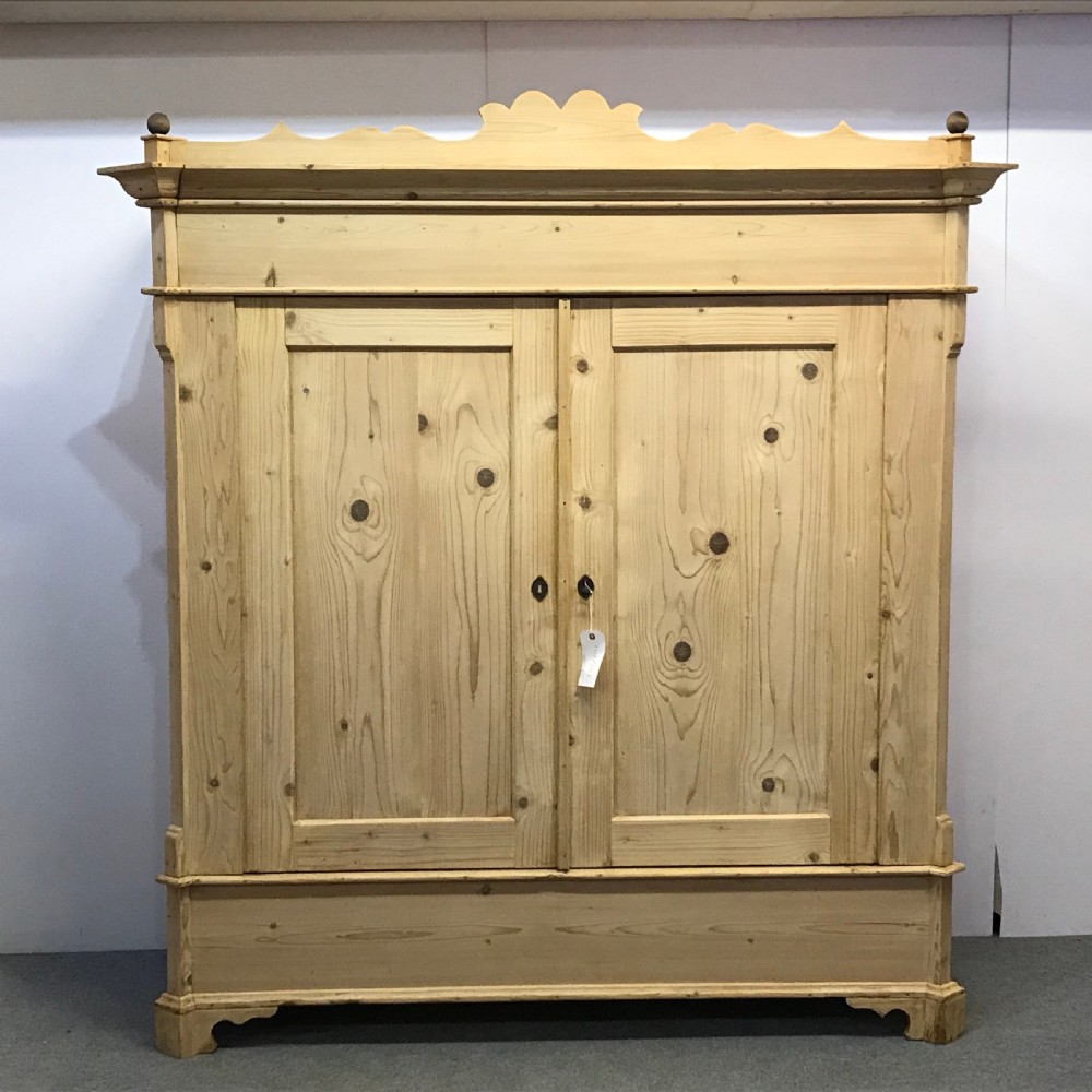LOW WIDE OLD PINE WARDROBE WITH DECORATIVE TOP (DISMANTLES)