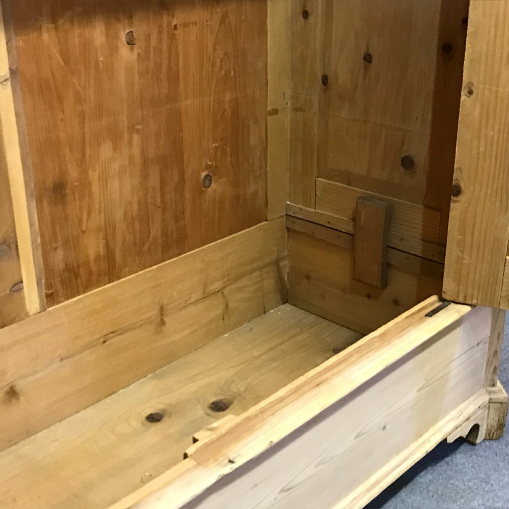 LOW WIDE OLD PINE WARDROBE WITH DECORATIVE TOP (DISMANTLES) View III