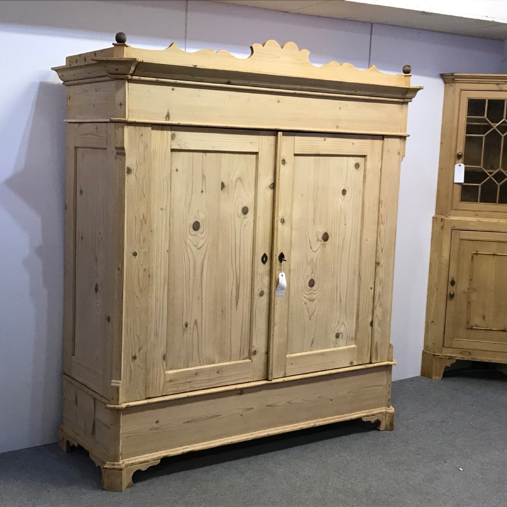 LOW WIDE OLD PINE WARDROBE WITH DECORATIVE TOP (DISMANTLES) View V