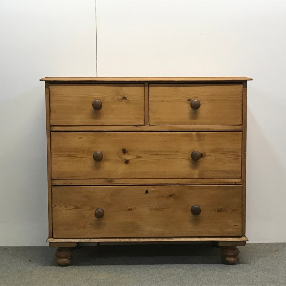 VICTORIAN PINE CHEST OF DRAWERS
