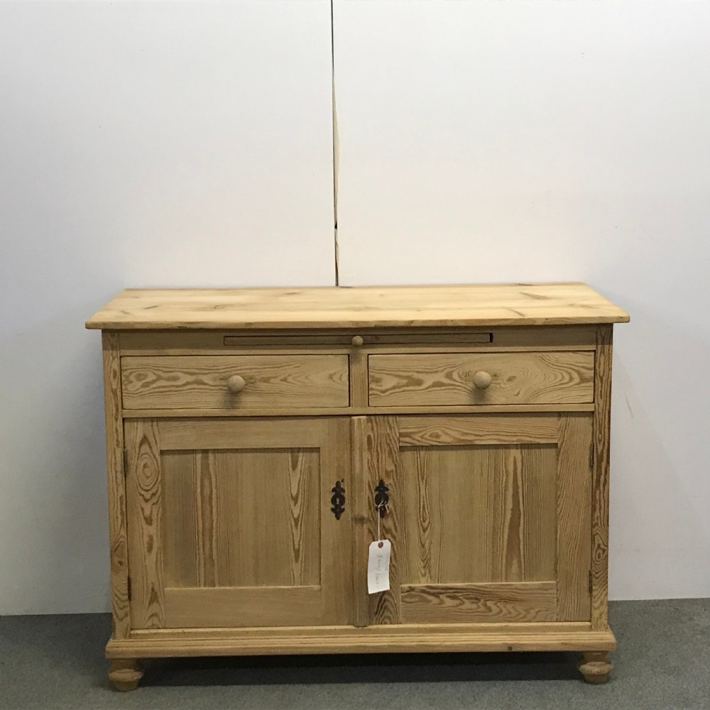 ANTIQUE PINE COUNTRY KITCHEN CUPBOARD WITH PULL OUT BREADBOARD