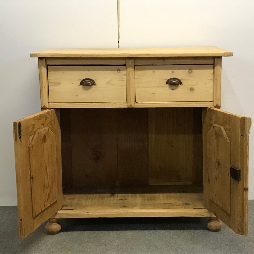 ATTRACTIVE ANTIQUE PINE SIDEBOARD View V