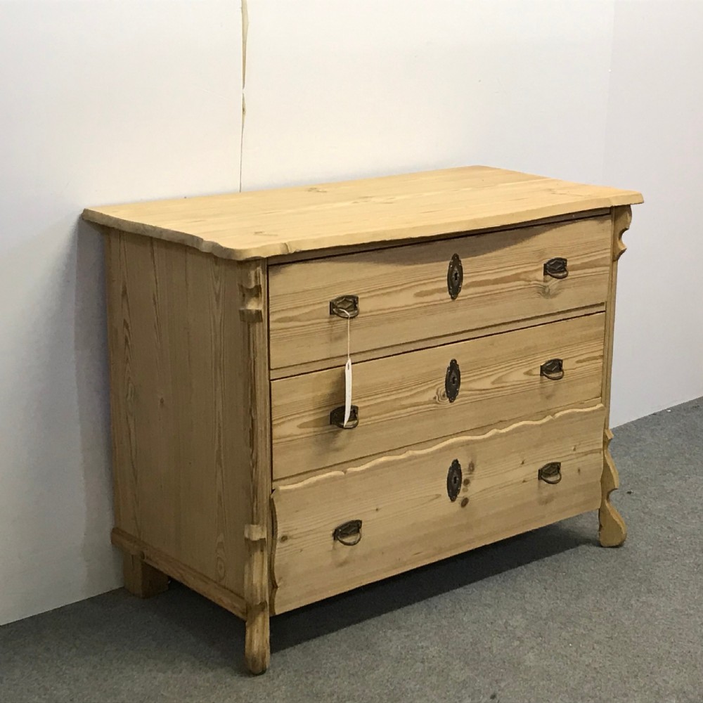 ATTRACTIVE ANTIQUE PINE CHEST OF DRAWERS View II