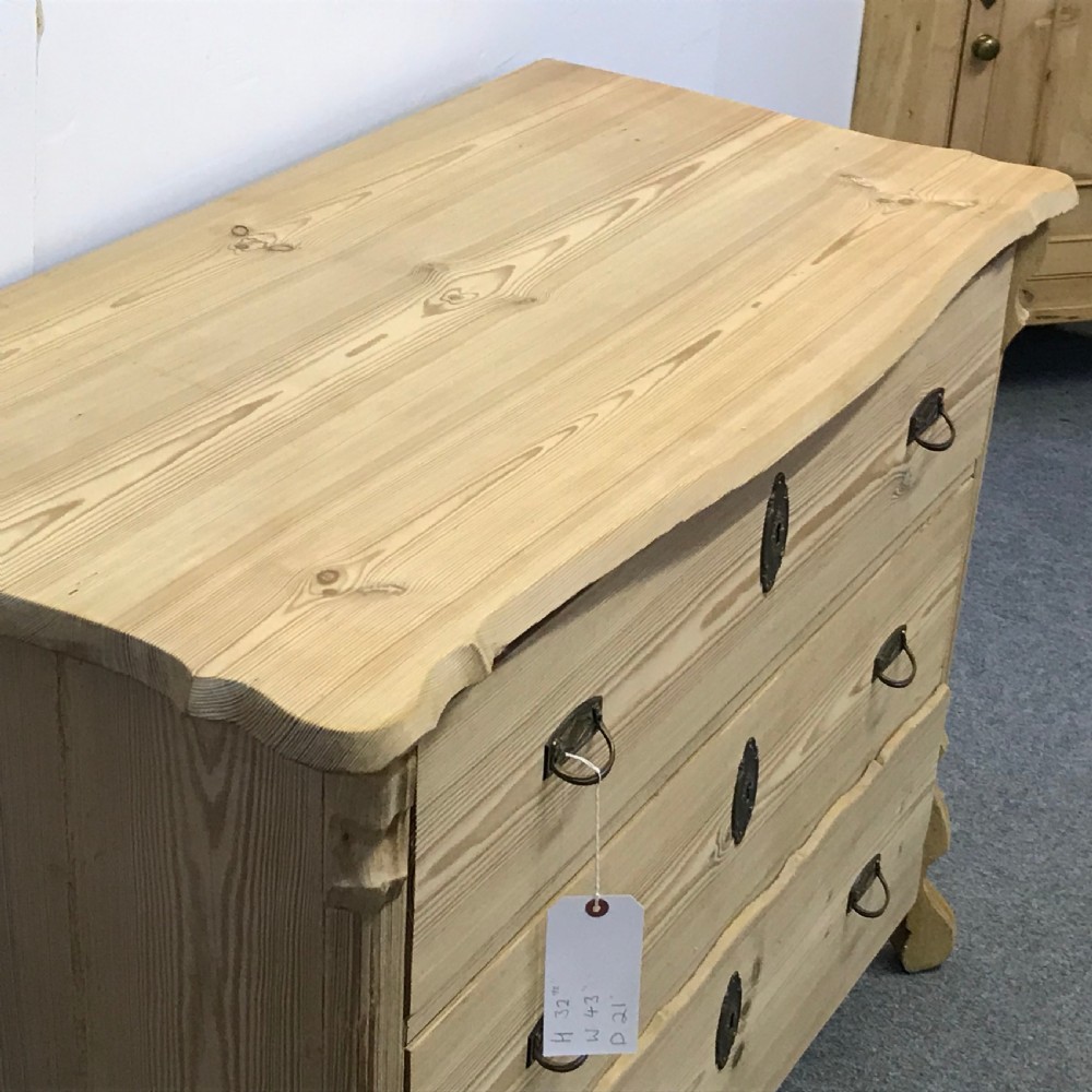 ATTRACTIVE ANTIQUE PINE CHEST OF DRAWERS View V