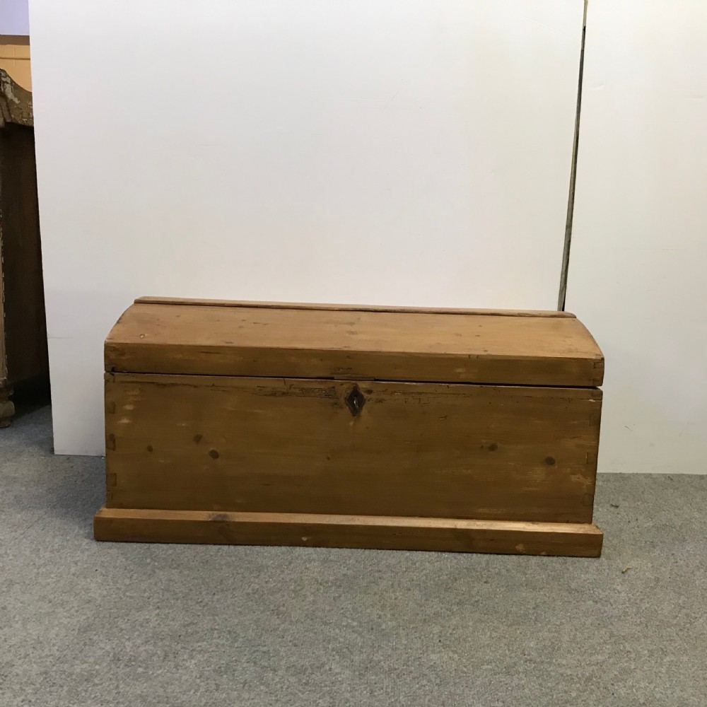 SMALL OLD ENGLISH POLISHED PINE TRUNK