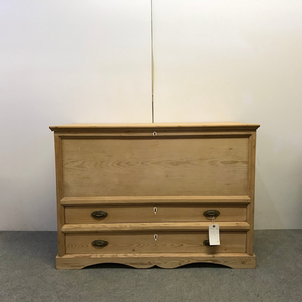 MID VICTORIAN ENGLISH PINE MULE CHEST 