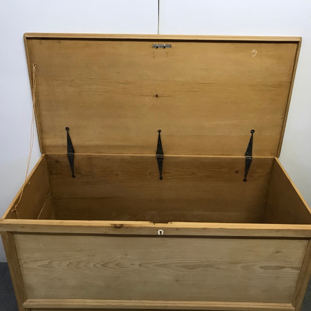 MID VICTORIAN ENGLISH PINE MULE CHEST  View III