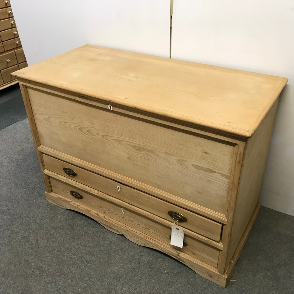 MID VICTORIAN ENGLISH PINE MULE CHEST  View VII