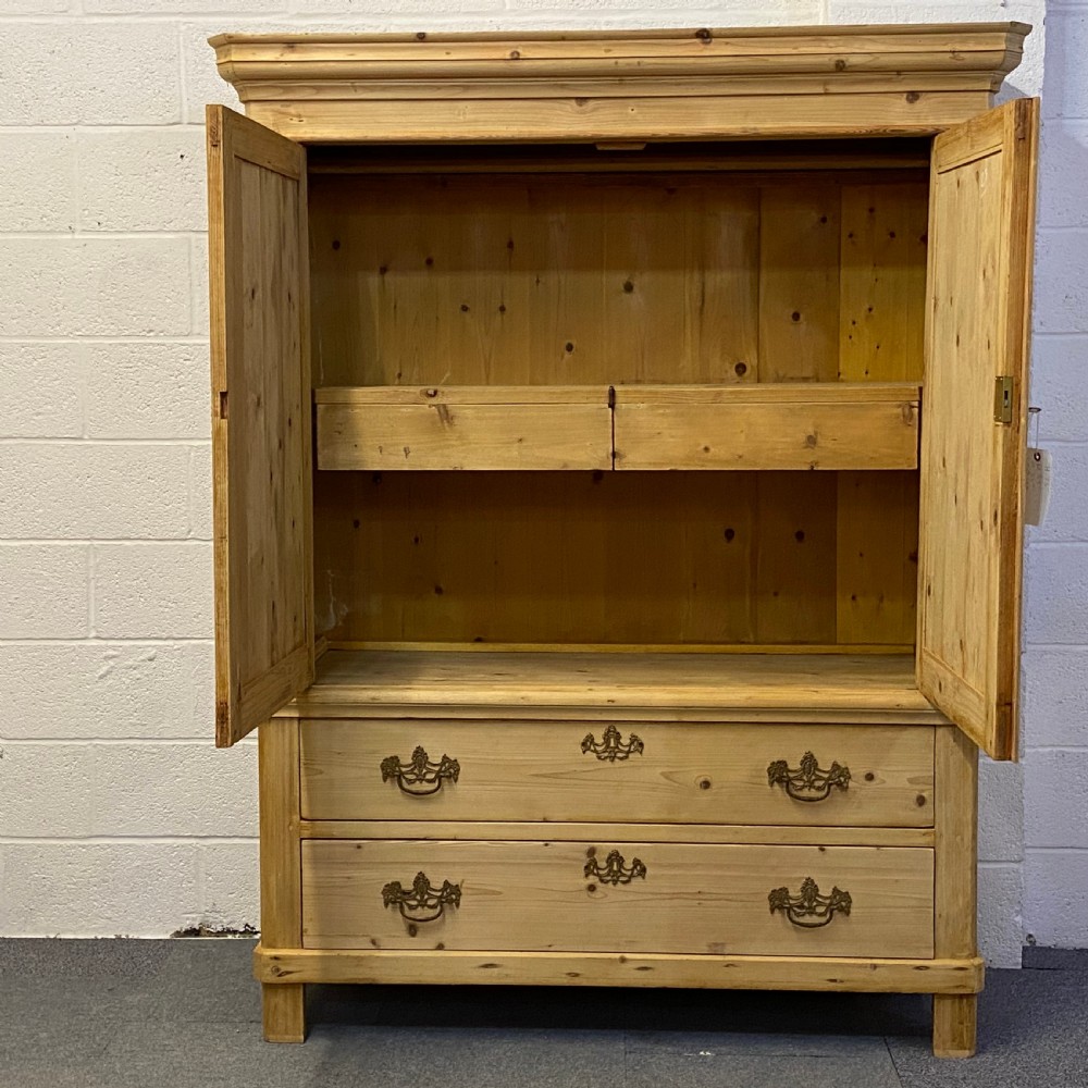 ANTIQUE DUTCH PINE LINEN PRESS View II