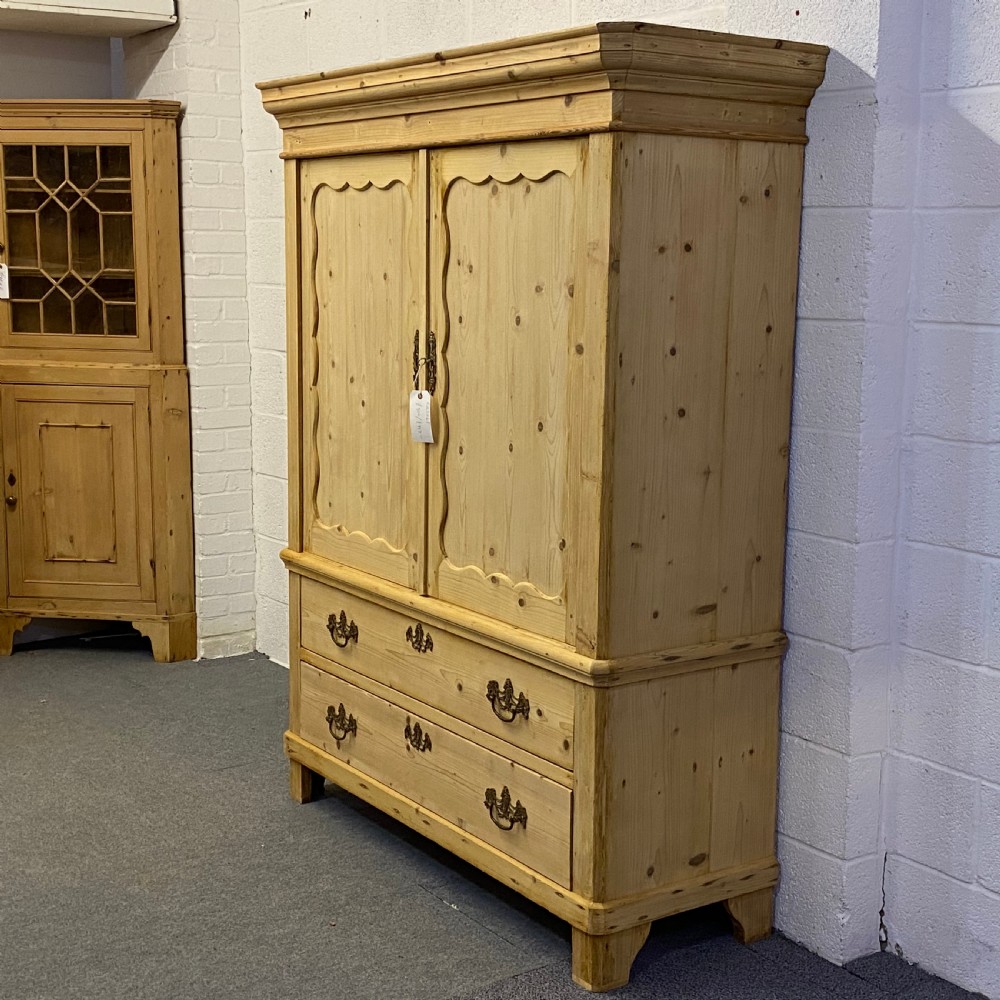 ANTIQUE DUTCH PINE LINEN PRESS View V