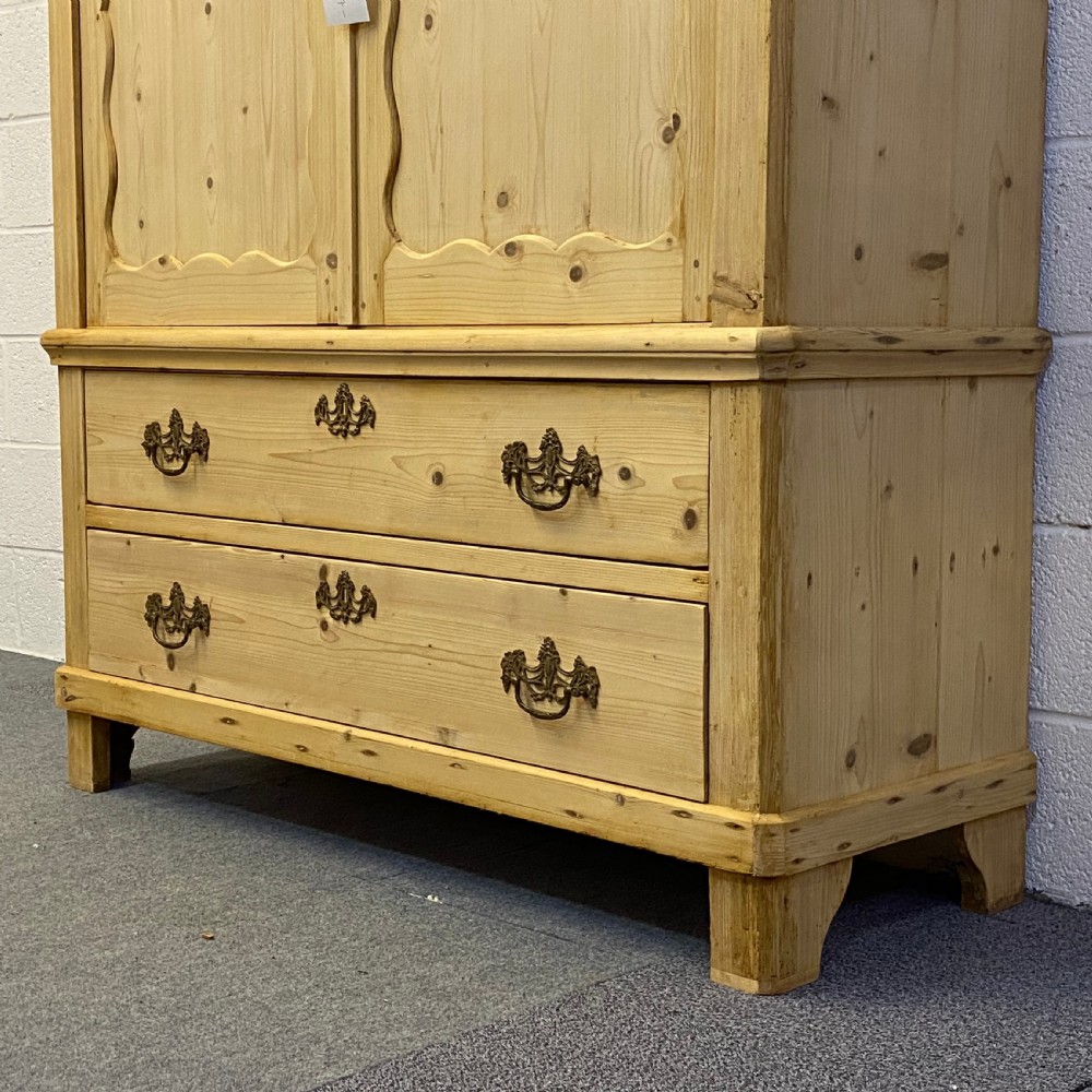 ANTIQUE DUTCH PINE LINEN PRESS View VII