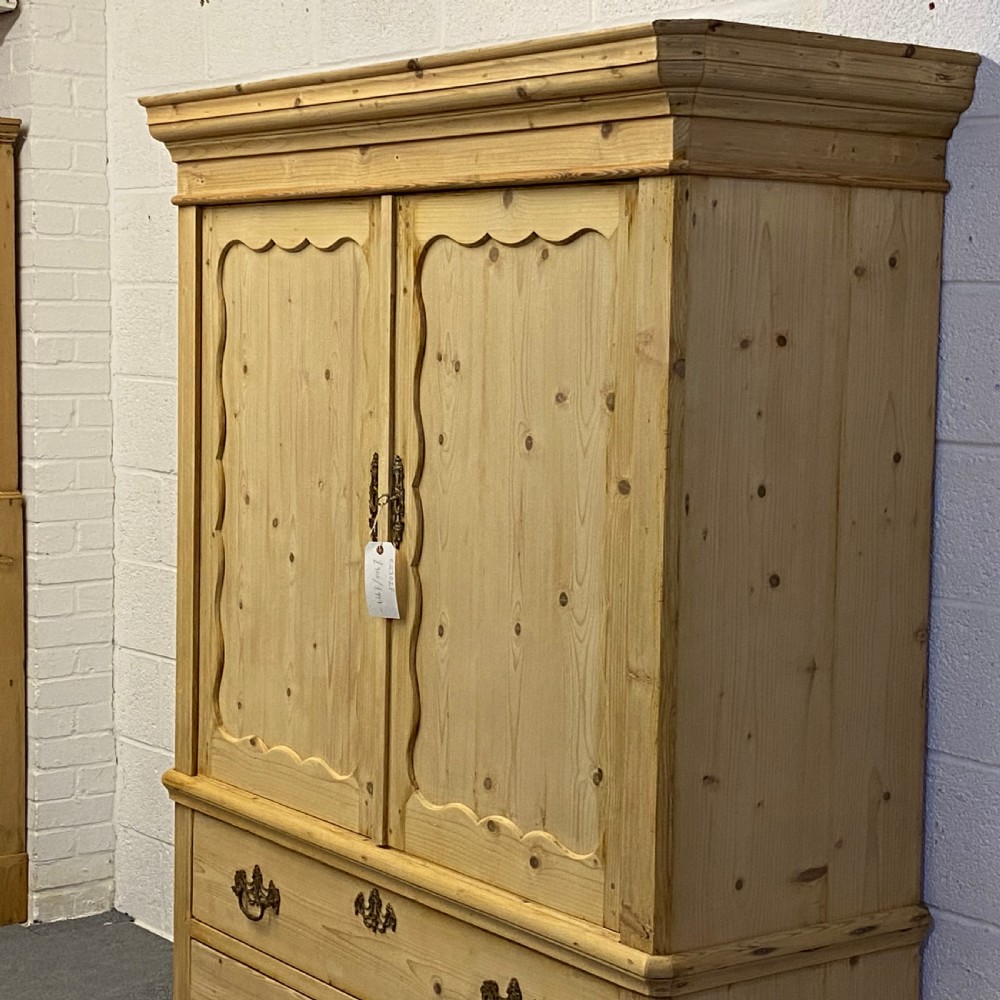 ANTIQUE DUTCH PINE LINEN PRESS View VIII