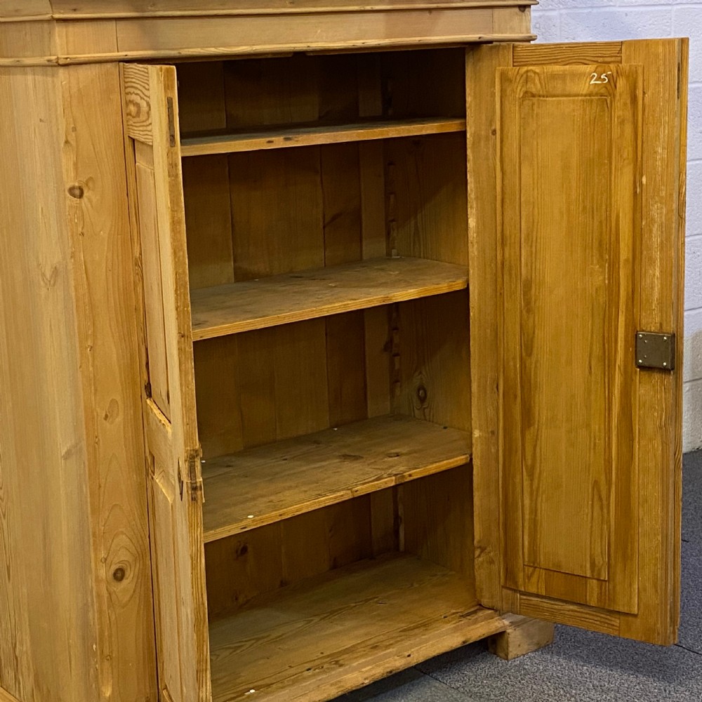 ANTIQUE PINE GENTLEMANS DRESSER View VI