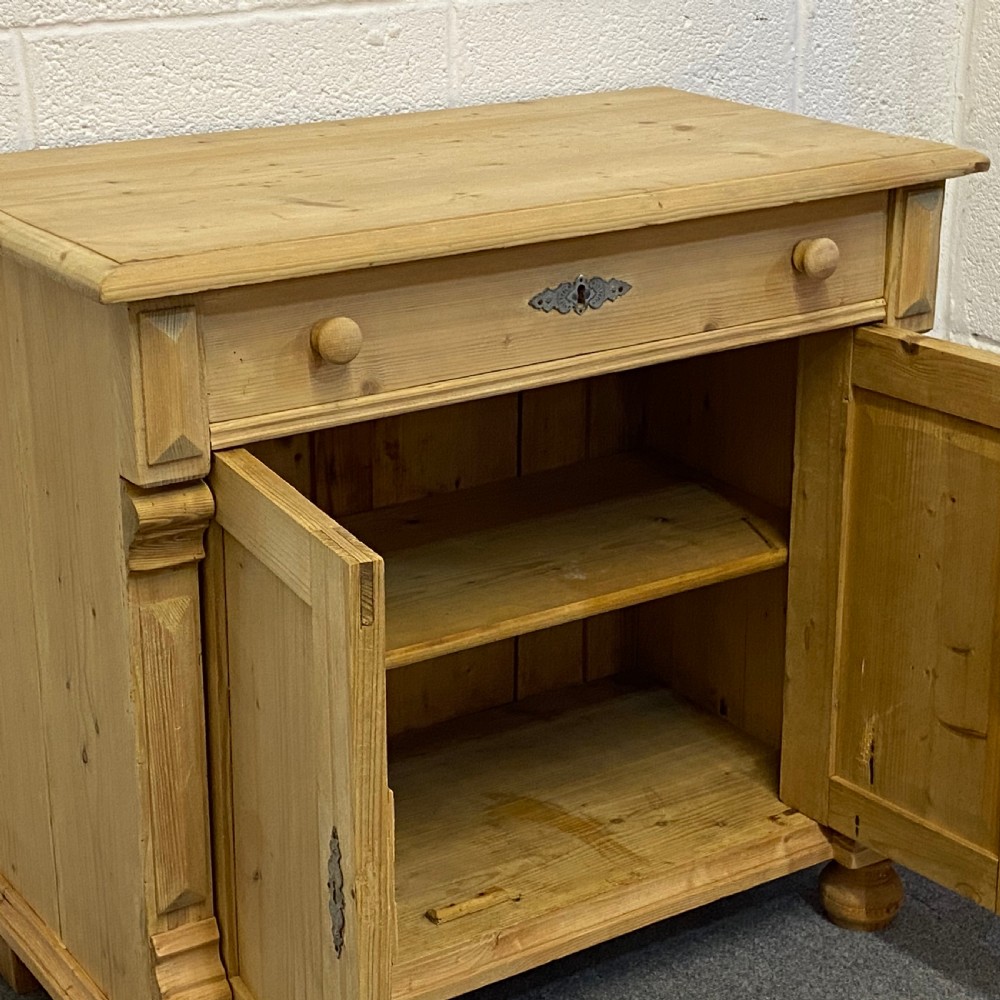 SMALL ANTIQUE PINE DRESSER BASE View V