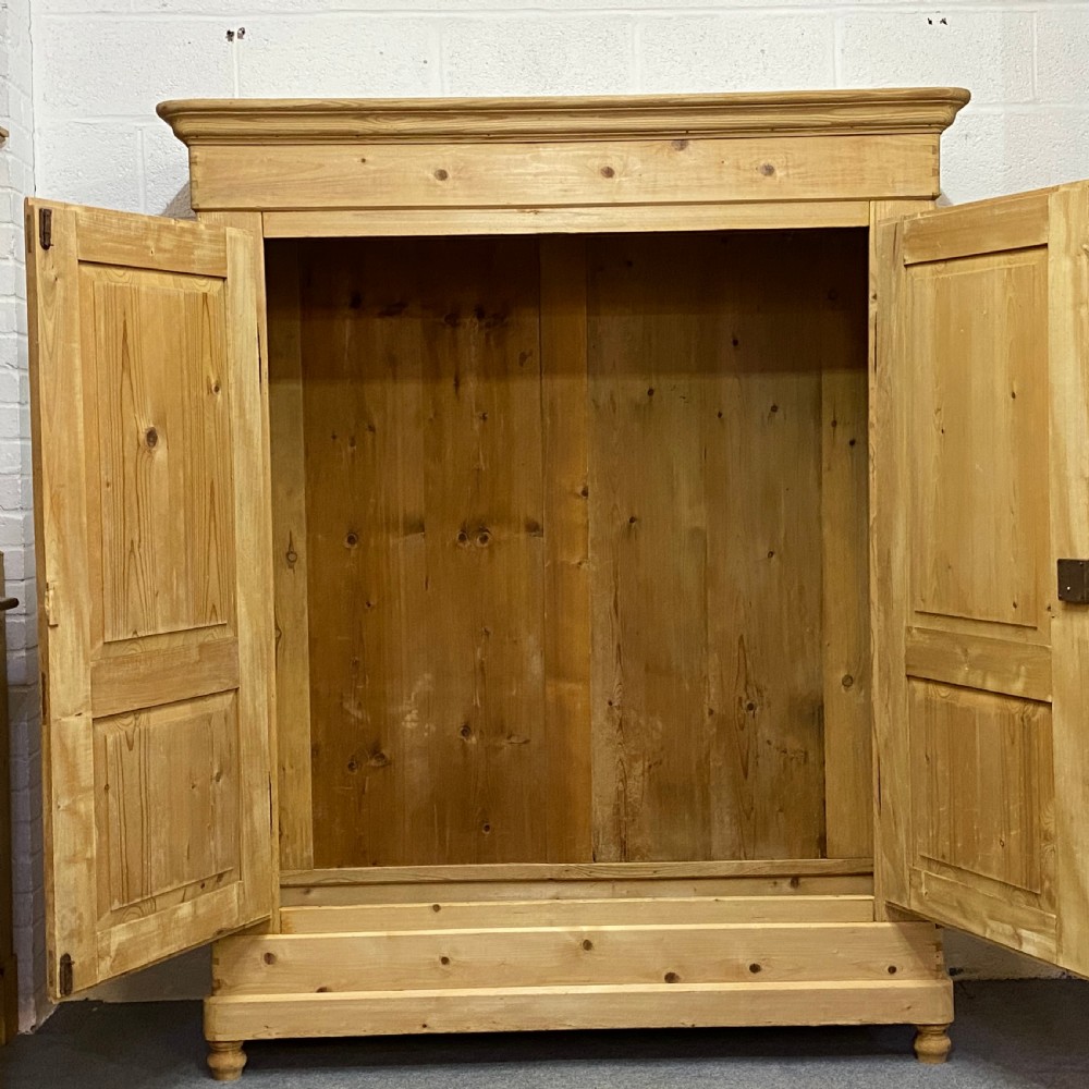CLASSIC LARGE DOUBLE PINE WARDROBE C.1910 View II
