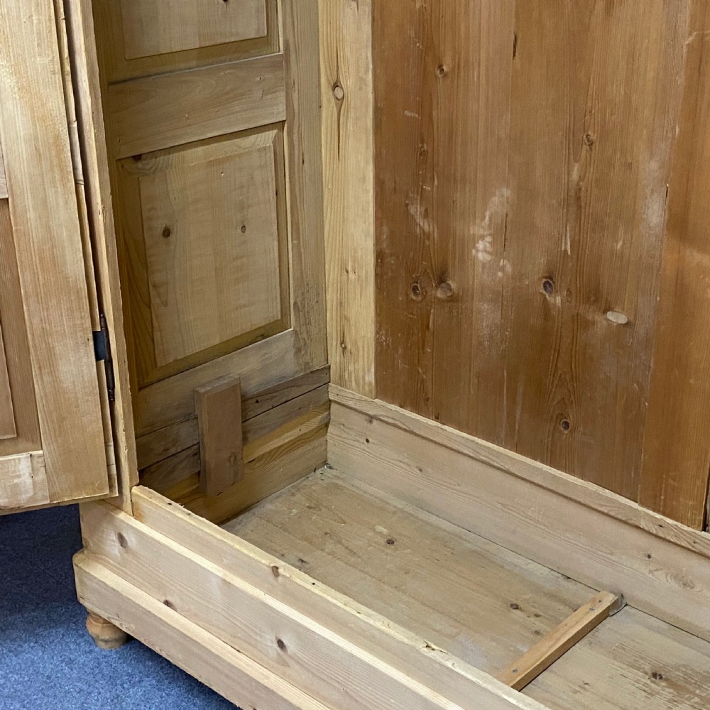 CLASSIC LARGE DOUBLE PINE WARDROBE C.1910 View III