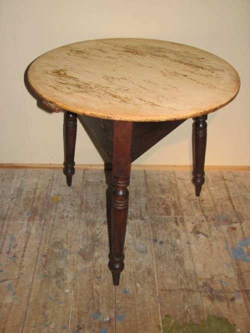 Country House Pine Cricket Table