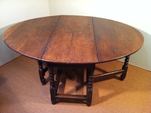 A Large Queen Anne Oak Gateleg Table C 1710