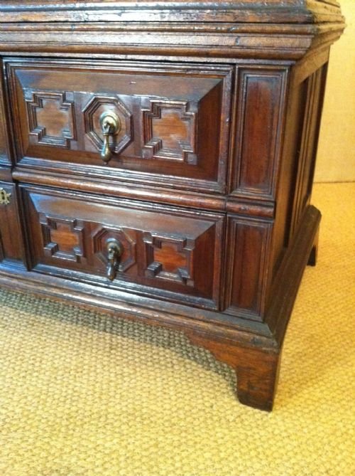 fig 1. A William and Mary oak and snakewood chest of drawers C1690