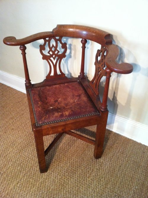 fig 1. A Scottish Arts and Crafts oak corner chair c 1900