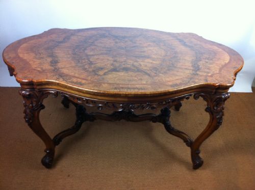 A Fine Quality Victorian Burr Walnut Centre Table C1860