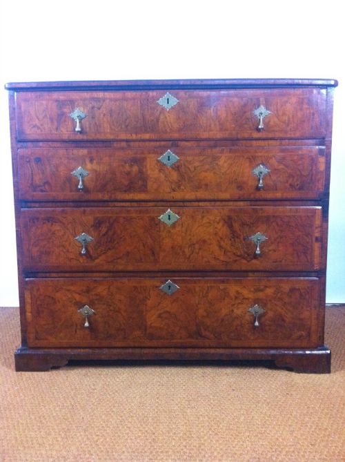 A George 1 Burr Walnut Chest of Drawers C 1720