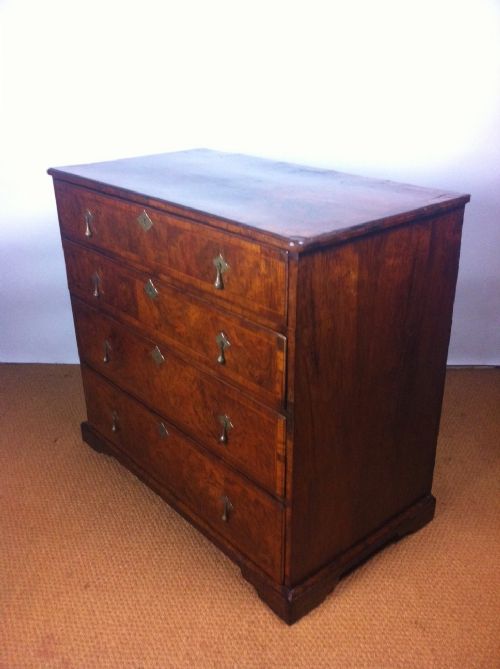 fig 1. A George 1 burr walnut chest of drawers c 1720