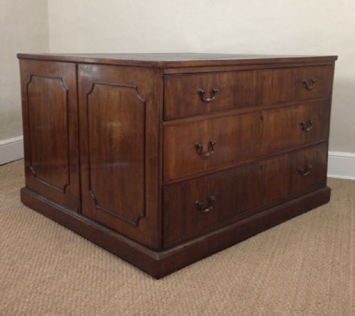 fig 1. A George 111 mahogany partners desk dated 1782