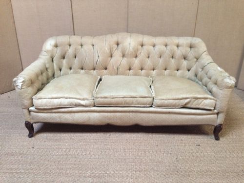 A Victorian Button Back Cabriole Leg Sofa C 1880