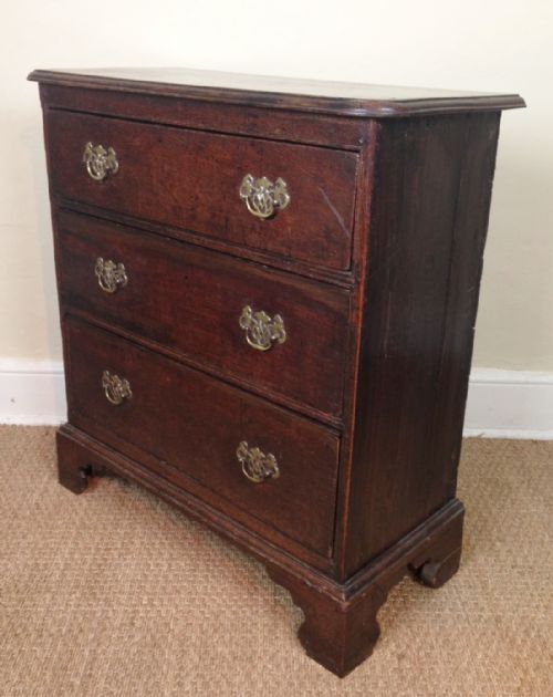 A Small George 11 Oak Chest of Drawers C 1740