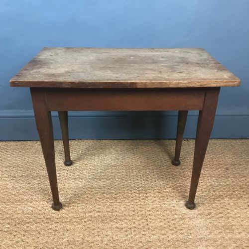 An Early Heals Rectangular Oak Lamp Table Circa 1910