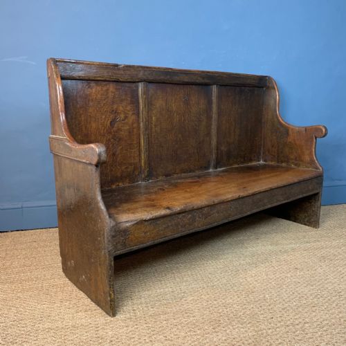 An 18th C Georgian Devon Elm Settle in Lovely Original Condition
