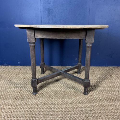 A Heals Dry Oak Circular Table Circa 1910
