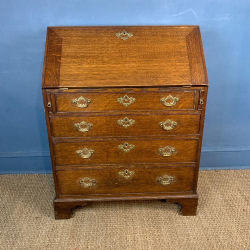 A Small George 111 Oak Bureau Circa 1780
