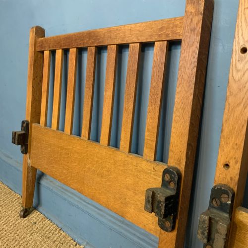 A HEALS OAK LETCHWORTH SINGLE OR CHILD'S BED CIRCA 1920 - ADDITIONAL PHOTO 2