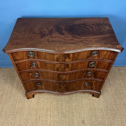 A GEORGE 111 MAHOGANY SERPENTINE CHEST OF DRAWERS CIRCA 1790 - ADDITIONAL PHOTO 2