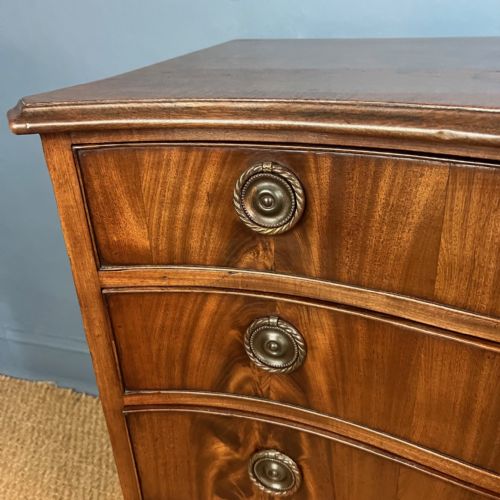 A GEORGE 111 MAHOGANY SERPENTINE CHEST OF DRAWERS CIRCA 1790 - ADDITIONAL PHOTO 5